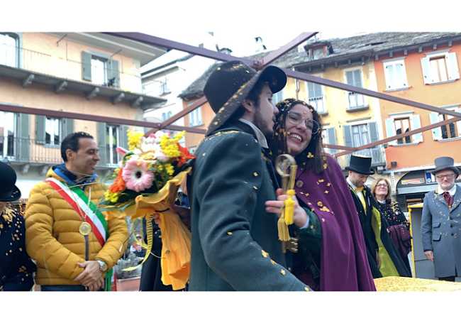 8FB24729 83CB 4E9B A588 B25CCE1A4040