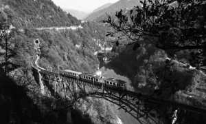 Elettrotreno 1963 e vagoni 1923 a Palagnedra