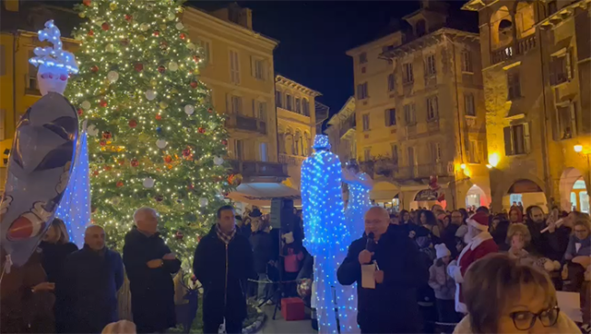 albero nataler accensione 22 domodossola