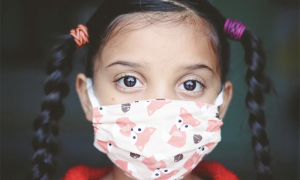 bambina mascherina