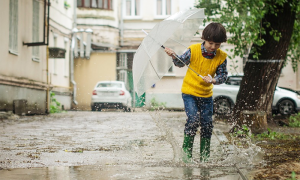 bambino ombrello pioggia