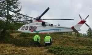 elicottero prato uomini predecollo