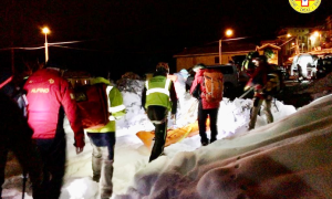 neve notte fila case