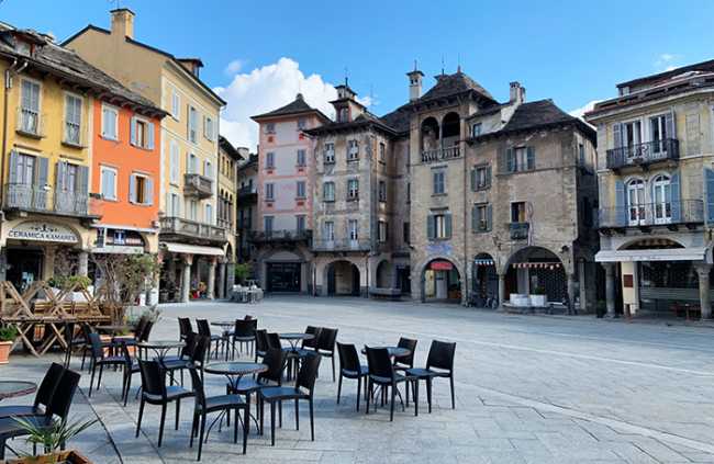 piazza mercato giorno vuota covid