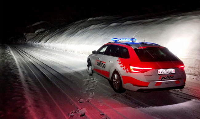 polizia auto neve notte