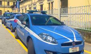 polizia domo stazione bella esterno auto