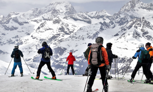 sci discesa montagne