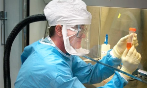 scienziato maschera analisi