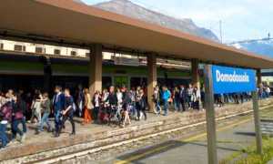 stazione domodossola gente binari