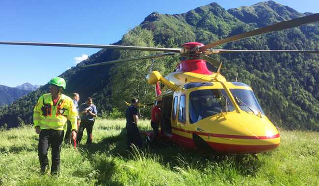 elicottero terra alpe soccorso