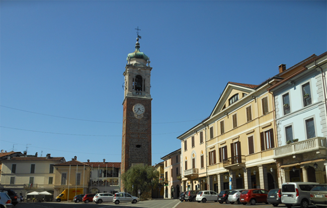 Oleggio piazza Martiri
