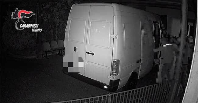 carabinieri ladri furgone