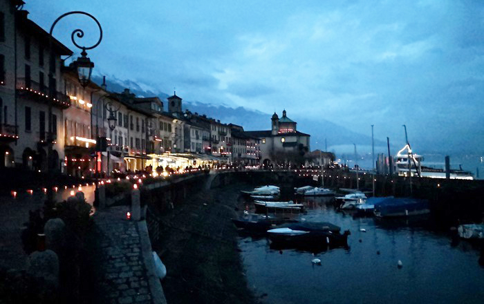 Devozione popolare nella suggestione dei lumineri (foto)