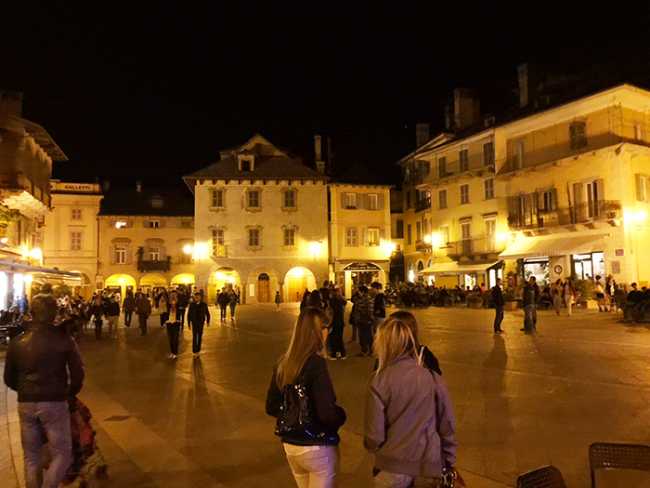 piazza mercato notte