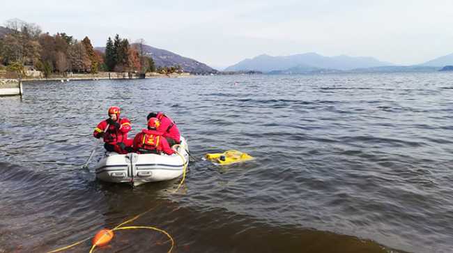 vigili lago canotto ricerca