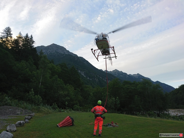 A fuoco un ettaro di bosco