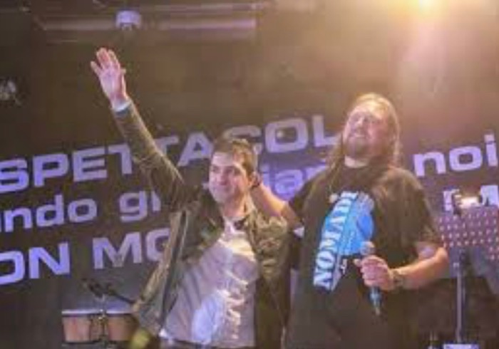 Attesa per il Concerto dei Nomadi alla Sagra della Patata di Montecrestese. Salvatore Ranieri sul palco per “Io vagabondo”