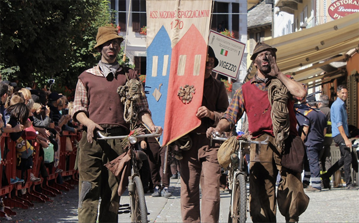 Gli spazzacamini del Raduno internazionale della Vigezzo sfileranno a Domodossola